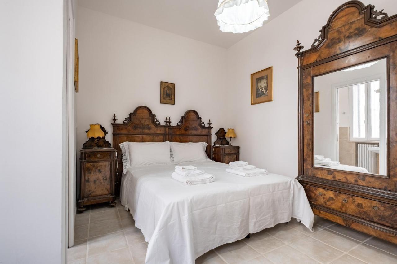 Dimora Lucrezia - Big & Central Apatment With Parking Ostuni Esterno foto